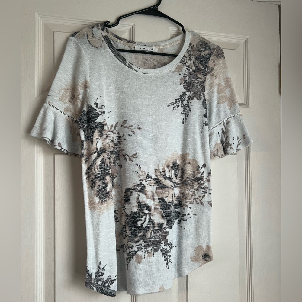 Rose & Olive size small floral blouse